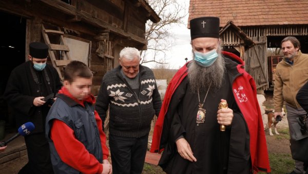 СРДАЧАН ДОЧЕК ЗА ПАТРИЈАРХА: Поглавар СПЦ обишао страдале у катастрофалном земљотресу на Банији СРДАЧАН ДОЧЕК ЗА ПАТРИЈАРХА: Поглавар СПЦ обишао страдале у катастрофалном земљотресу на Банији