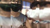 РАДУЈЕМ СЕ ДРУГОЈ ДОЗИ: Британска амбасадорка примила вакцину “Астра Зенека” на Сајму РАДУЈЕМ СЕ ДРУГОЈ ДОЗИ: Британска амбасадорка примила вакцину “Астра Зенека” на Сајму