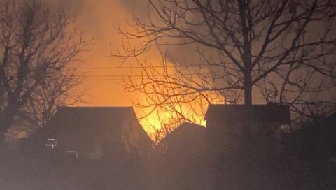 ВЕЛИКИ ПОЖАР У ДАНИЛОВГРАДУ: Ватра у близини кућа, пет ватрогасних возила на терену (ВИДЕО) ВЕЛИКИ ПОЖАР У ДАНИЛОВГРАДУ: Ватра у близини кућа, пет ватрогасних возила на терену (ВИДЕО)