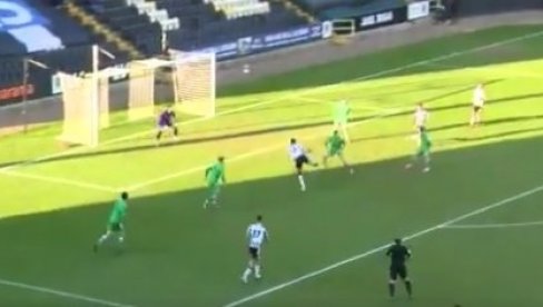 MAJSTORIJA O KOJOJ ĆE SE PRIČATI: Igra u amaterskom takmičenju, a postigao je gol godine (VIDEO) MAJSTORIJA O KOJOJ ĆE SE PRIČATI: Igra u amaterskom takmičenju, a postigao je gol godine (VIDEO)