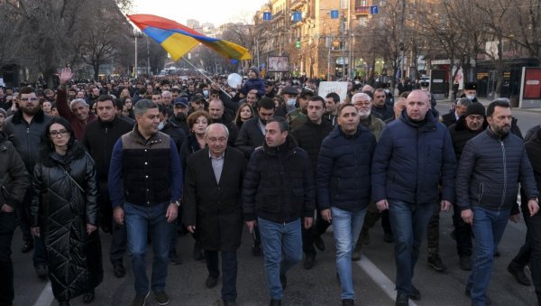 САРКИСЈАН ЗАДАО УДАРАЦ ПАШИЊАНУ: Председник Јерменије одбио да смени начелника Генералштаба САРКИСЈАН ЗАДАО УДАРАЦ ПАШИЊАНУ: Председник Јерменије одбио да смени начелника Генералштаба