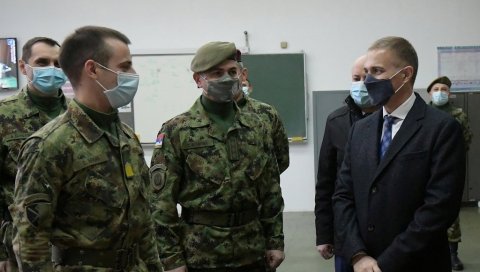 ВОЈНИЧКИ ПОЗИВ БИРАЈУ ЉУДИ КОЈИ БЕЗРЕЗЕРВНО ВОЛЕ СВОЈУ ОТАЏБИНУ: Министар Стефановић позвао младе да се пријаве на конкурс за војне школе ВОЈНИЧКИ ПОЗИВ БИРАЈУ ЉУДИ КОЈИ БЕЗРЕЗЕРВНО ВОЛЕ СВОЈУ ОТАЏБИНУ: Министар Стефановић позвао младе да се пријаве на конкурс за војне школе