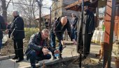 ТРИ ВИНОГРАДА У КРУШЕВЦУ: Настављено орезивање свете лозе с Хиландара у Србији ТРИ ВИНОГРАДА У КРУШЕВЦУ: Настављено орезивање свете лозе с Хиландара у Србији