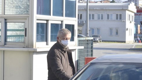КОКЕЗИНЕ МУТНЕ РАДЊЕ У ЦАРИНИ? Полиција већ дуже време врши предистрагу о наводним малверзацијама тешким најмање 60 милиона евра КОКЕЗИНЕ МУТНЕ РАДЊЕ У ЦАРИНИ? Полиција већ дуже време врши предистрагу о наводним малверзацијама тешким најмање 60 милиона евра