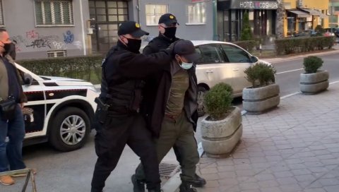 БОМБАШ ИЗ САРАЈЕВА УСКОРО ПРЕД СУДИЈОМ: Осумњичени предат Тужилаштву, пуцао и на полицијско возило БОМБАШ ИЗ САРАЈЕВА УСКОРО ПРЕД СУДИЈОМ: Осумњичени предат Тужилаштву, пуцао и на полицијско возило