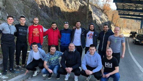 НОВИ СКАНДАЛ НА АДМИНИСТРАТИВНОМ ПРЕЛАЗУ: Рукометаши из Ариља враћени са Јариња, забрањен им улазак на Космет (ФОТО) НОВИ СКАНДАЛ НА АДМИНИСТРАТИВНОМ ПРЕЛАЗУ: Рукометаши из Ариља враћени са Јариња, забрањен им улазак на Космет (ФОТО)