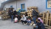 ПРОНАЂЕНИ У КАМИОНУ: Цариници открили групу од 10 миграната, међу којима и четворо деце ПРОНАЂЕНИ У КАМИОНУ: Цариници открили групу од 10 миграната, међу којима и четворо деце