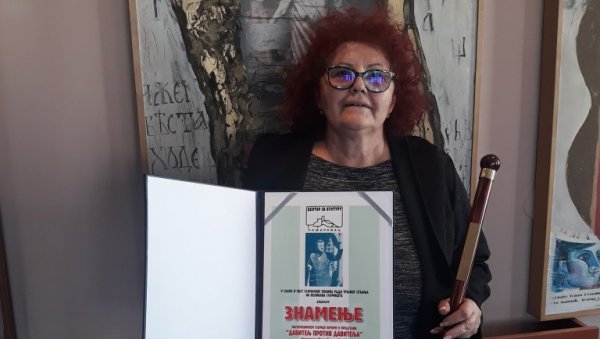 СМОТРА МИЛИВОЈЕВ ШТАП И ШЕШИР : Славица Малетић победник последње фестивалске вечери СМОТРА МИЛИВОЈЕВ ШТАП И ШЕШИР : Славица Малетић победник последње фестивалске вечери