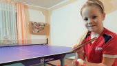 HANA VARGA JE ĐOKOVIĆ U STONOM TENISU – VRAĆA SVAKU LOPTICU! HANA VARGA JE ĐOKOVIĆ U STONOM TENISU – VRAĆA SVAKU LOPTICU!