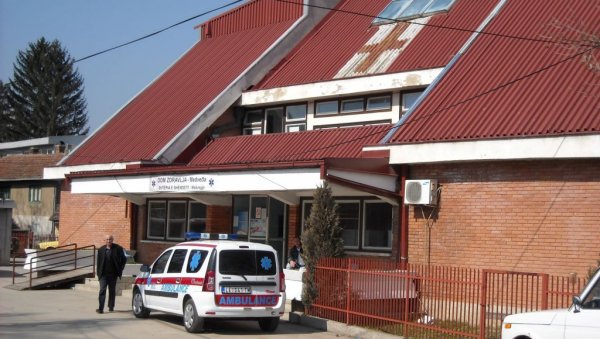 НАСТРАДАО ИСПРЕД ПОРОДИЧНЕ КУЋЕ: Нови детаљи о сабраћајној несрећи у Медвеђи НАСТРАДАО ИСПРЕД ПОРОДИЧНЕ КУЋЕ: Нови детаљи о сабраћајној несрећи у Медвеђи