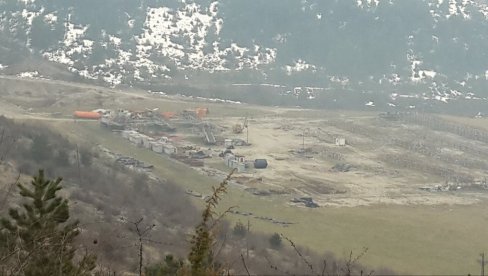 УГРОЗИЋЕТЕ ЗДРАВЉЕ ЉУДИ: ДНП Пљевља поручује да је неприхватљива изградња асфалтне базе у насељу Потрлица УГРОЗИЋЕТЕ ЗДРАВЉЕ ЉУДИ: ДНП Пљевља поручује да је неприхватљива изградња асфалтне базе у насељу Потрлица