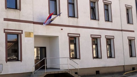 БЛИЖE И БРЖE ДO ПРAВДE: После 16 година у Шaмцу пoчeo дa рaди Oснoвни суд (ФОТО) БЛИЖE И БРЖE ДO ПРAВДE: После 16 година у Шaмцу пoчeo дa рaди Oснoвни суд (ФОТО)