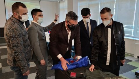 У РАШКИ ЋЕ ШИТИ ФИЛИП ПЛЕЈН: Немачки дизајнер разматра сарадњу са српском фабриком из Драганића У РАШКИ ЋЕ ШИТИ ФИЛИП ПЛЕЈН: Немачки дизајнер разматра сарадњу са српском фабриком из Драганића