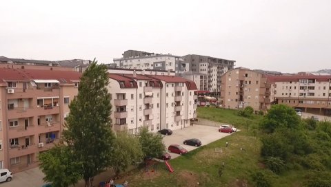 ЈЕЗИВА СЦЕНА НА ИГРАЛИШТУ У БЕОГРАДУ: Пронађени лешеви животиња, деца видела непознатог мушкарца (ФОТО) ЈЕЗИВА СЦЕНА НА ИГРАЛИШТУ У БЕОГРАДУ: Пронађени лешеви животиња, деца видела непознатог мушкарца (ФОТО)