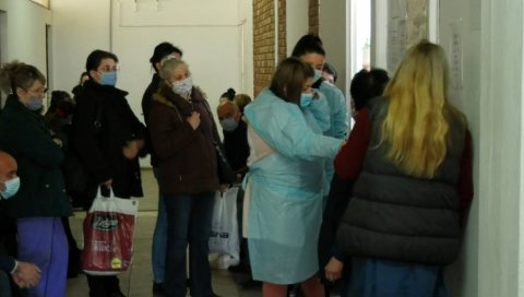 ЈУМКО ОРГАНИЗОВАО ВАКЦИНАЦИЈУ: Прва фабрика у Србији која је спровела имунизацију запослених на радном месту ЈУМКО ОРГАНИЗОВАО ВАКЦИНАЦИЈУ: Прва фабрика у Србији која је спровела имунизацију запослених на радном месту