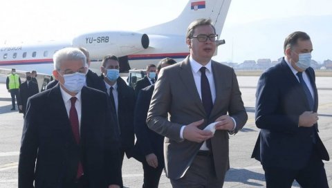 ВУЧИЋ УРУЧИО ВАКЦИНЕ САРАЈЕВУ: Снажнији смо кад говоримо једним гласом, понели смо се се као комшије и пријатељи (ВИДЕО) ВУЧИЋ УРУЧИО ВАКЦИНЕ САРАЈЕВУ: Снажнији смо кад говоримо једним гласом, понели смо се се као комшије и пријатељи (ВИДЕО)