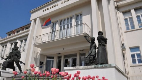 НАЈБОЉИ НА БИЛБОРДИМА: У Шумицама данас пријем и свечана додела награда вождовачким ђацима НАЈБОЉИ НА БИЛБОРДИМА: У Шумицама данас пријем и свечана додела награда вождовачким ђацима