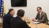 VUČIĆ NAJAVIO: Zamoliću Vladu da izgradimo još jednu kovid bolnicu kod Novog Sada VUČIĆ NAJAVIO: Zamoliću Vladu da izgradimo još jednu kovid bolnicu kod Novog Sada