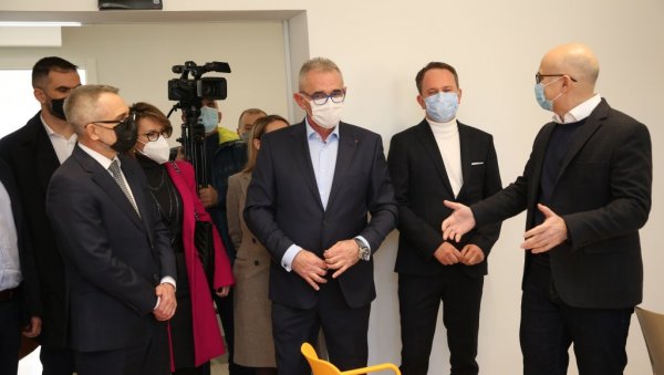 НИС НАСТАВЉА ДА УЛАЖЕ У ЗДРАВЉЕ ЗАЈЕДНИЦЕ И ГРАД НОВИ САД: Реконструисан објекат Дома здравља у Новом Саду у Алмашкој улици НИС НАСТАВЉА ДА УЛАЖЕ У ЗДРАВЉЕ ЗАЈЕДНИЦЕ И ГРАД НОВИ САД: Реконструисан објекат Дома здравља у Новом Саду у Алмашкој улици