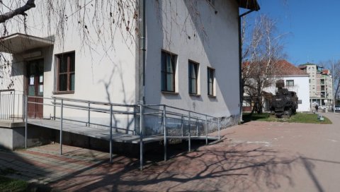 ПРОСУЛА КИСЕЛИНУ ЗБОГ ОСВЕТЕ: Одређено задржавање за В. Н. (43) из Лајковца због напада на социјалну радницу, беснела због одузимања брата ПРОСУЛА КИСЕЛИНУ ЗБОГ ОСВЕТЕ: Одређено задржавање за В. Н. (43) из Лајковца због напада на социјалну радницу, беснела због одузимања брата