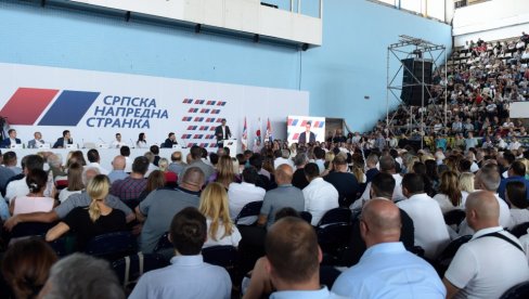 ФУНКЦИОНЕРИ СНС О ОДМЕТНИЦИМА У СТРАНЦИ: Одстранити криминалну клику која циља Вучића ФУНКЦИОНЕРИ СНС О ОДМЕТНИЦИМА У СТРАНЦИ: Одстранити криминалну клику која циља Вучића