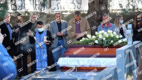 POSLEDNJE ZBOGOM SLAVNOM KOŠARKAŠU: U Trebinju sahranjen Milenko Savović (FOTO) POSLEDNJE ZBOGOM SLAVNOM KOŠARKAŠU: U Trebinju sahranjen Milenko Savović (FOTO)