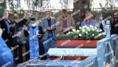ПОСЛЕДЊЕ ЗБОГОМ СЛАВНОМ КОШАРКАШУ: У Требињу сахрањен Миленко Савовић (ФОТО)