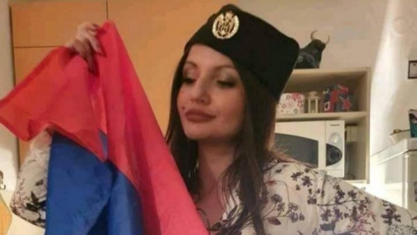 АДМИРА ИЗ ТУЗЛЕ ЗБОГ ШАЈКАЧЕ ИЗБАЧЕНА СА ФАКУЛТЕТА: Сликала се са кокардом и заставом Српске, сви се обрушили на њу АДМИРА ИЗ ТУЗЛЕ ЗБОГ ШАЈКАЧЕ ИЗБАЧЕНА СА ФАКУЛТЕТА: Сликала се са кокардом и заставом Српске, сви се обрушили на њу