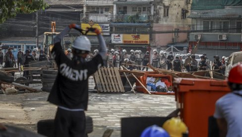 НАЈМАЊЕ ПЕТОРО ЉУДИ УБИЈЕНО: Нове трагедије на протестима у Мјанмару НАЈМАЊЕ ПЕТОРО ЉУДИ УБИЈЕНО: Нове трагедије на протестима у Мјанмару