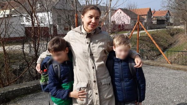 ЖЕЛИМО ДА ЗАУВЕК ОСТАНЕМО У СРБИЈИ: Рускиња Нела Игнатјева (43) са супругом Илијом (32) и тројицом синова доселила се у село Нерадин ЖЕЛИМО ДА ЗАУВЕК ОСТАНЕМО У СРБИЈИ: Рускиња Нела Игнатјева (43) са супругом Илијом (32) и тројицом синова доселила се у село Нерадин
