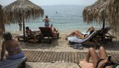 PAPRENE CENE U CRNOJ GORI: Ležaljke i suncobran od 20 do 180 evra - očekuju rast cena PAPRENE CENE U CRNOJ GORI: Ležaljke i suncobran od 20 do 180 evra - očekuju rast cena