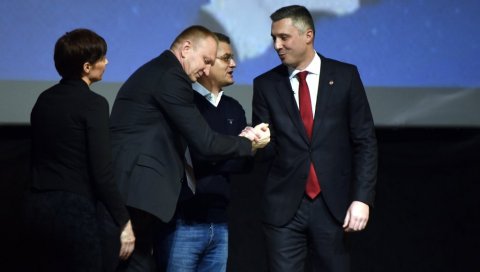 ЂИЛАС ВАМ ПОРУЧУЈЕ: Гласајте за десницу, сви ће они са мном после избора! ЂИЛАС ВАМ ПОРУЧУЈЕ: Гласајте за десницу, сви ће они са мном после избора!