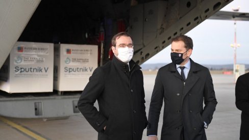 СЛОВАЧКИ ПРЕМИЈЕР „ОБЕЋАО“ ПУТИНУ: Део Украјине у замену за руске вакцине СЛОВАЧКИ ПРЕМИЈЕР „ОБЕЋАО“ ПУТИНУ: Део Украјине у замену за руске вакцине