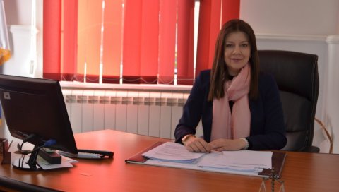 РАЗГОВОРИ СА ПРЕДСЕДНИЦОМ: Прва жена општине Алибунар обилази села и слуша проблеме мештана РАЗГОВОРИ СА ПРЕДСЕДНИЦОМ: Прва жена општине Алибунар обилази села и слуша проблеме мештана