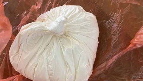 НАШЛИ 100 ГРАМА АМФЕТАМИНА: Ухапшен осумњичени за нелегално држање дроге НАШЛИ 100 ГРАМА АМФЕТАМИНА: Ухапшен осумњичени за нелегално држање дроге