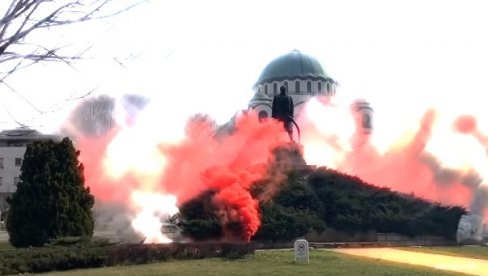 CEO GRAD OBOJEN U CRVENO-BELO: Ovako su zvezdaši proslavili rođendan kluba (VIDEO) CEO GRAD OBOJEN U CRVENO-BELO: Ovako su zvezdaši proslavili rođendan kluba (VIDEO)
