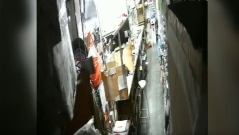ЉУДИ БЕЖЕ ДОК СЕ СВЕ УРУШАВА: Погледајте снимак снажног земљотреса на Новом Зеланду (ВИДЕО) ЉУДИ БЕЖЕ ДОК СЕ СВЕ УРУШАВА: Погледајте снимак снажног земљотреса на Новом Зеланду (ВИДЕО)