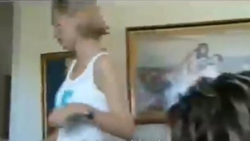 СНИМАК ЗБОГ КОГА ЋЕТЕ ЈОШ ВИШЕ ВОЛЕТИ ИБРАХИМОВИЋА: На зиду његовог дома Косовка девојка (ВИДЕО) СНИМАК ЗБОГ КОГА ЋЕТЕ ЈОШ ВИШЕ ВОЛЕТИ ИБРАХИМОВИЋА: На зиду његовог дома Косовка девојка (ВИДЕО)