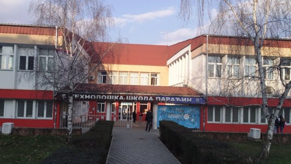 ЗАСЕДАО ПАРАЋИНСКИ ШТАБ ЗА ВАНРЕДНЕ СИТУАЦИЈЕ: Препорука да ђаци у свим школама буду на онлајн настави већ од сутра ЗАСЕДАО ПАРАЋИНСКИ ШТАБ ЗА ВАНРЕДНЕ СИТУАЦИЈЕ: Препорука да ђаци у свим школама буду на онлајн настави већ од сутра