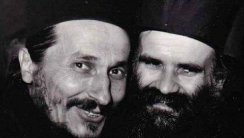 ЗАЈЕДНО ГЛЕДАЈУ СВОЈУ ДУХОВНУ ДЕЦУ: Освануо мурал епископу Атанасију и митрополиту Амфилохију у Требињу (ФОТО) ЗАЈЕДНО ГЛЕДАЈУ СВОЈУ ДУХОВНУ ДЕЦУ: Освануо мурал епископу Атанасију и митрополиту Амфилохију у Требињу (ФОТО)