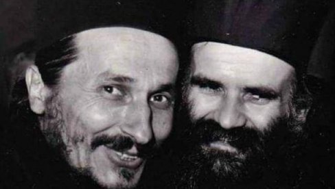ЗАЈЕДНО ГЛЕДАЈУ СВОЈУ ДУХОВНУ ДЕЦУ: Освануо мурал епископу Атанасију и митрополиту Амфилохију у Требињу (ФОТО) ЗАЈЕДНО ГЛЕДАЈУ СВОЈУ ДУХОВНУ ДЕЦУ: Освануо мурал епископу Атанасију и митрополиту Амфилохију у Требињу (ФОТО)