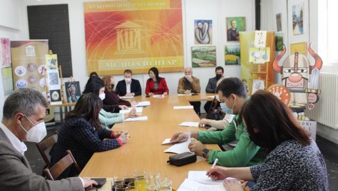 ПРИЗНАЊА ЗОРАНУ СИМЈАНОВИЋУ И НЕНАДУ ОКАНОВИЋУ: Изабрани добитници Међународног фестивала “Златна кацига” у Крушевцу ПРИЗНАЊА ЗОРАНУ СИМЈАНОВИЋУ И НЕНАДУ ОКАНОВИЋУ: Изабрани добитници Међународног фестивала “Златна кацига” у Крушевцу