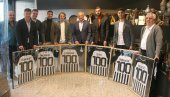 POSEBNO PRIZNANJE ALEKSANDRU STANOJEVIĆU: Crno-beli nagradili članove kluba 100 (FOTO) POSEBNO PRIZNANJE ALEKSANDRU STANOJEVIĆU: Crno-beli nagradili članove kluba 100 (FOTO)