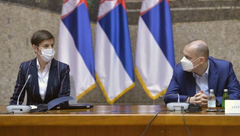 ИЗА ЗАТВОРЕНИХ ВРАТА: Ево шта се дешава на седници Кризног штаба ИЗА ЗАТВОРЕНИХ ВРАТА: Ево шта се дешава на седници Кризног штаба