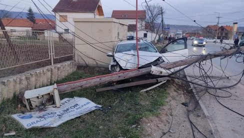 ПУКЛО ЈЕ КАО БОМБА, НИЈЕ НИ СТАО ДА ПОМОГНЕ: Мештани Грачанице у шоку након што је Албанац ударио дечака (ВИДЕО) ПУКЛО ЈЕ КАО БОМБА, НИЈЕ НИ СТАО ДА ПОМОГНЕ: Мештани Грачанице у шоку након што је Албанац ударио дечака (ВИДЕО)