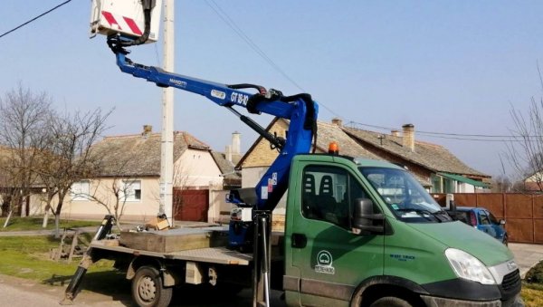 АКЦИЈА СОМБОРСКОГ ЗЕЛЕНИЛА: Замењене дотрајале светиљке и поправљене клупе, радови у 13 насељених места у околини града АКЦИЈА СОМБОРСКОГ ЗЕЛЕНИЛА: Замењене дотрајале светиљке и поправљене клупе, радови у 13 насељених места у околини града