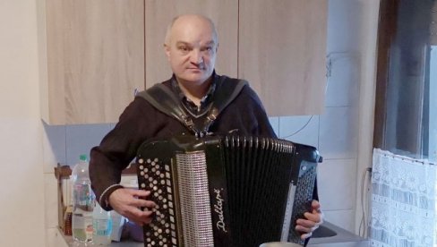 HARMONIKA KAO SMISAO ŽIVOTA: Nenad Ibrahimović iz Gakova tri decenije svira i po tome je poznat širom Srbije HARMONIKA KAO SMISAO ŽIVOTA: Nenad Ibrahimović iz Gakova tri decenije svira i po tome je poznat širom Srbije