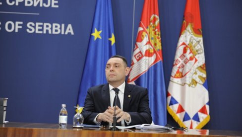 СВИ ИСПИТАНИ СУ ПАЛИ ПОЛИГРАФ: Вулин изнео нове информације - Председник и породица Вучић прислушкивани 1.572 пута! СВИ ИСПИТАНИ СУ ПАЛИ ПОЛИГРАФ: Вулин изнео нове информације - Председник и породица Вучић прислушкивани 1.572 пута!