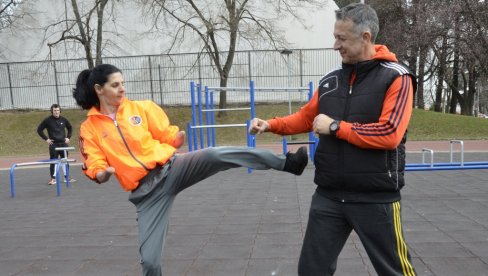 ПОБЕЂУЈЕ СВЕ РЕДОМ И БЕЗ ШАКА И СТОПАЛА: Данијела је паратеквнодоисткиња са највећим инвалидитетом, у 51. години на параолимијади ПОБЕЂУЈЕ СВЕ РЕДОМ И БЕЗ ШАКА И СТОПАЛА: Данијела је паратеквнодоисткиња са највећим инвалидитетом, у 51. години на параолимијади