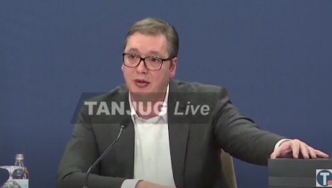 ВУЧИЋ ПОКАЗАО ТРИ КЊИГЕ: Истина о убиству Оливера Ивановића излази на видело ВУЧИЋ ПОКАЗАО ТРИ КЊИГЕ: Истина о убиству Оливера Ивановића излази на видело